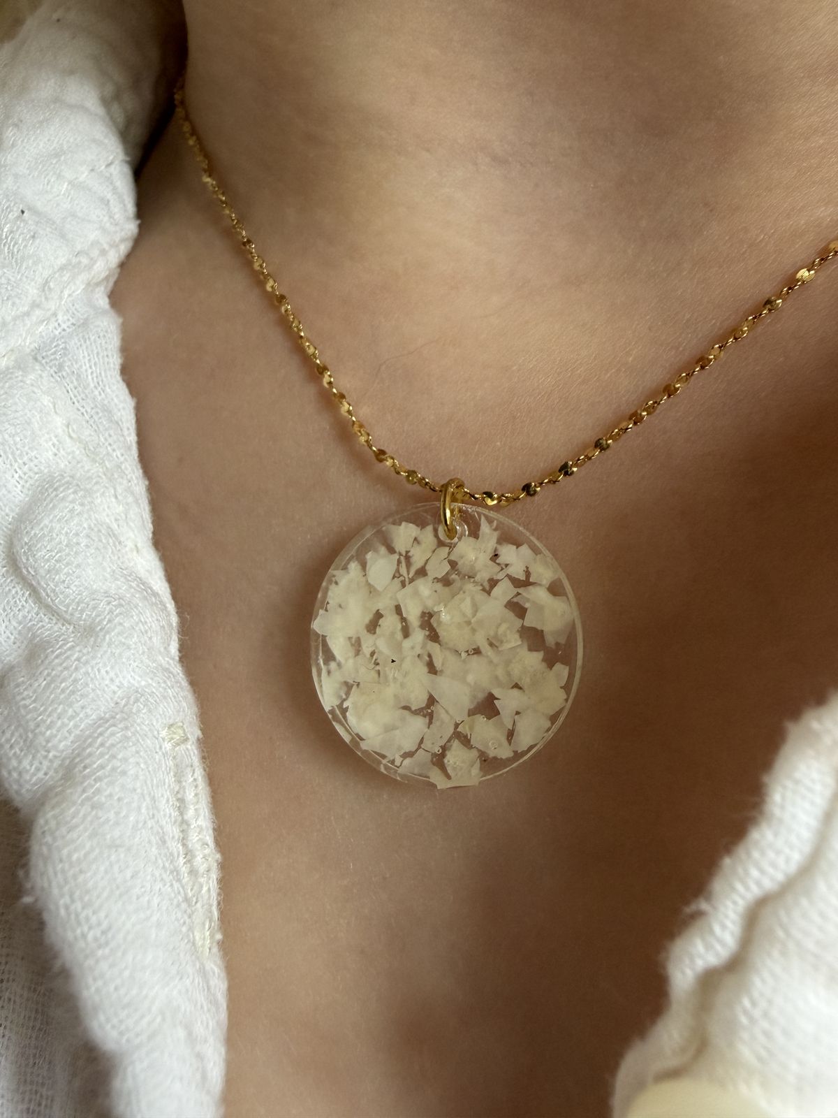Ronde hanger met moedermelk, klein en plat